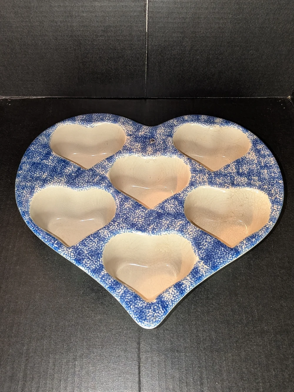 HEART SHAPED Muffin Pan/Baking Dish * Blue Sponged Rim * Terrific Condition